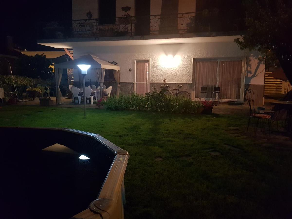 B&B Aria Sarzana Bagian luar foto